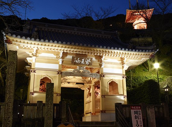 薬王寺仁王門